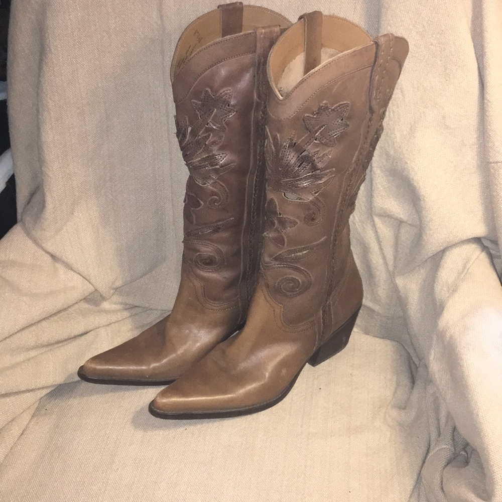 Super cute Light Brown Leather Boots. Sz 9 M